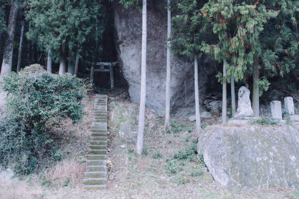 山の中の「海」の謎＿かつて「大魔所」と呼ばれた豊後高田市夷谷の「蛭子社（えびすしゃ）」