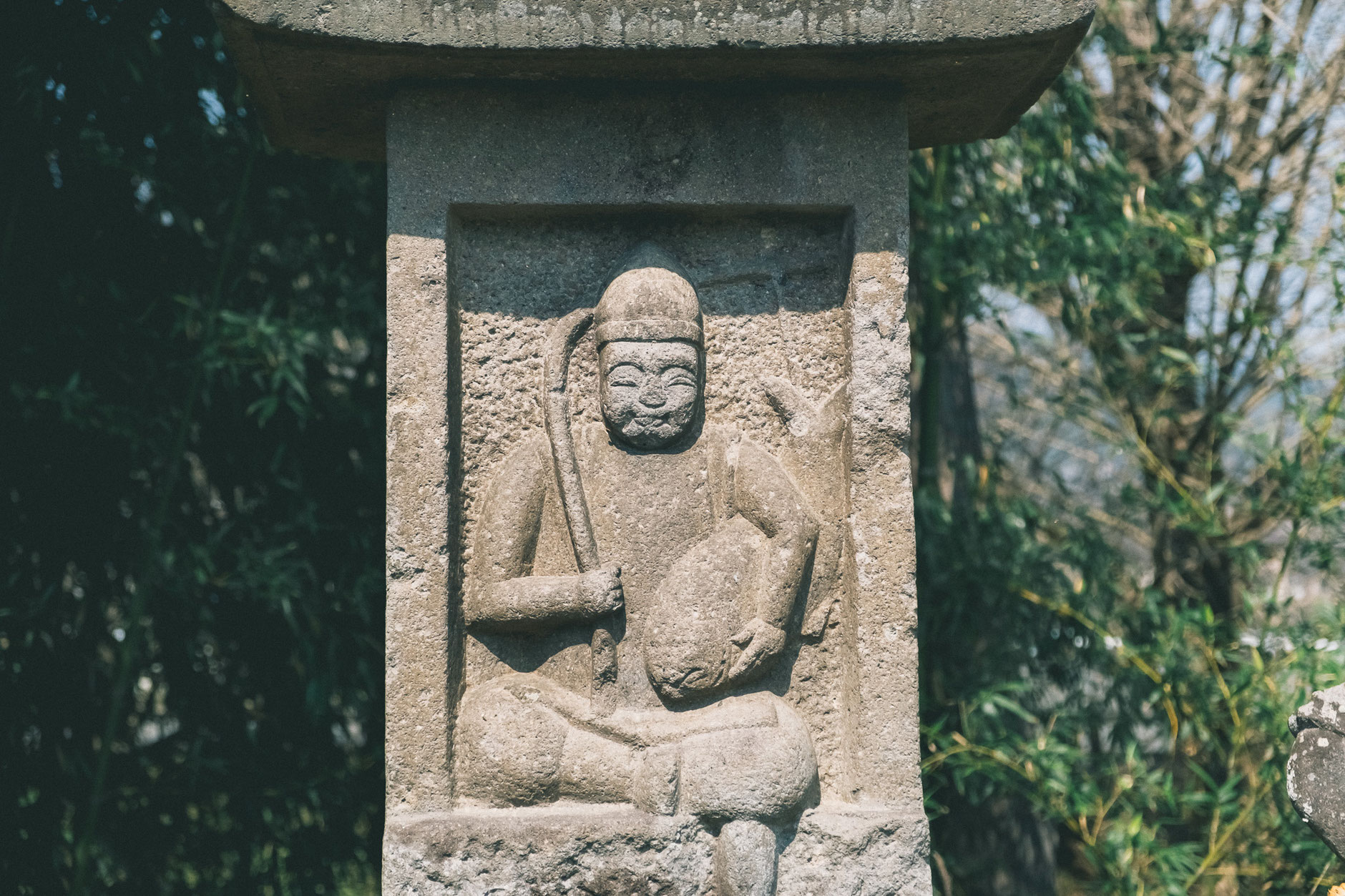【うきは市】エビス様だらけ？素戔嗚神社の隅に寄せられた沢山の「エビス様」の石像と、街中の「エビス様」の石像の謎