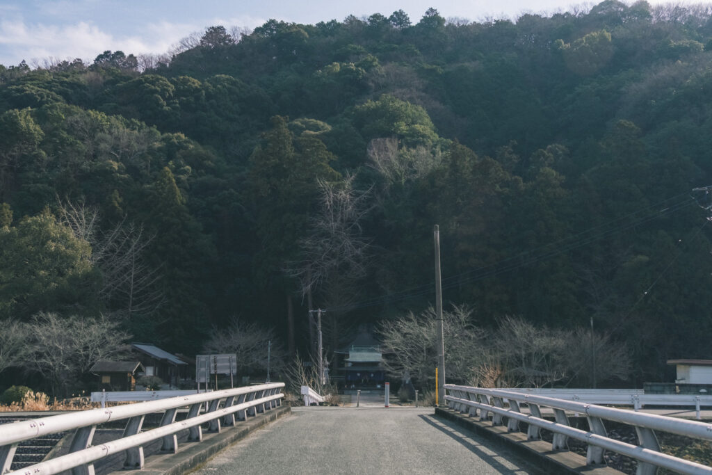 石に刻まれた千のまなざし
──豊前市・千手観音堂の石仏を撮る