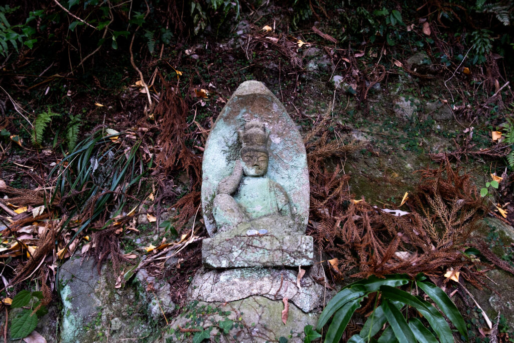 豊前市・千手観音堂の石仏を撮る