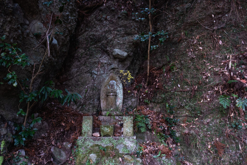 豊前市・千手観音堂の石仏を撮る