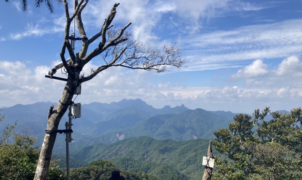 中摩殿畑山から見える英彦山