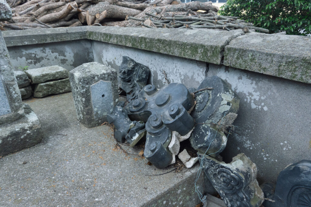なぜ「鯱（シャチホコ）」が神社の隅に置かれていたのか？みやこ町と宇佐市の事例から浮かぶ共通点は「雌雄」「一対」「阿吽」