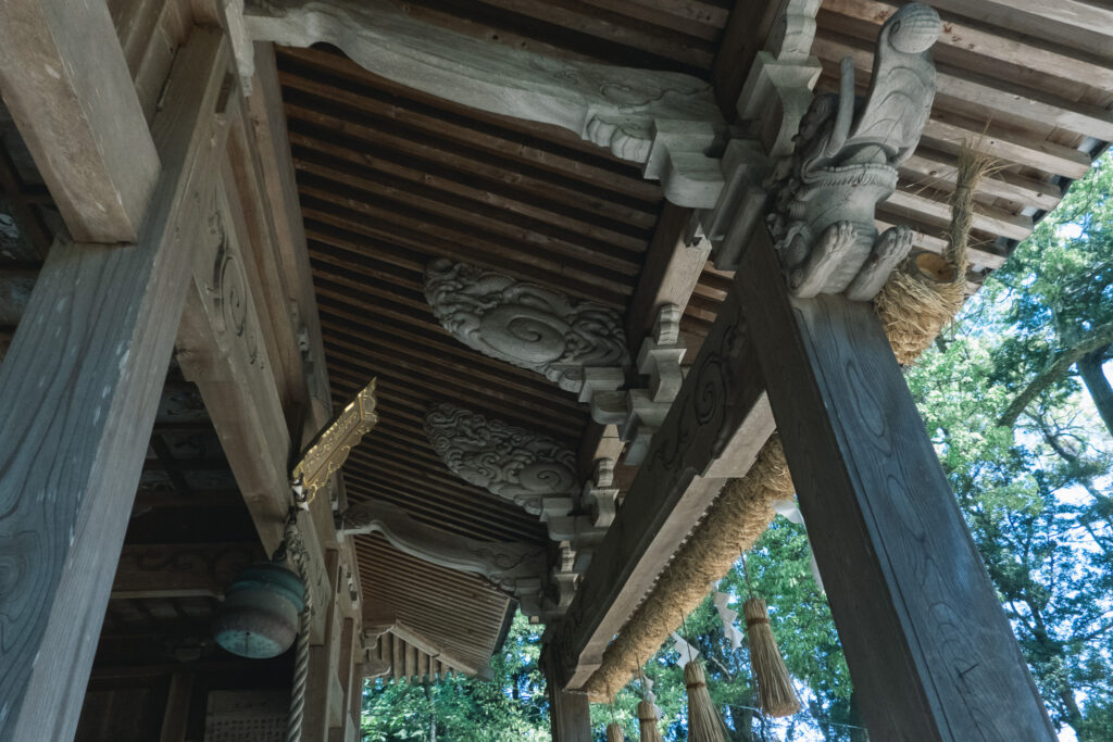 豊津神社（以前は山王宮？）の社殿に一対の龍の彫刻
