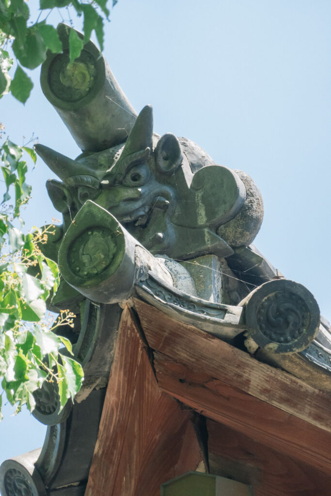 日田市 大原八幡宮の鬼瓦と右三つ巴紋