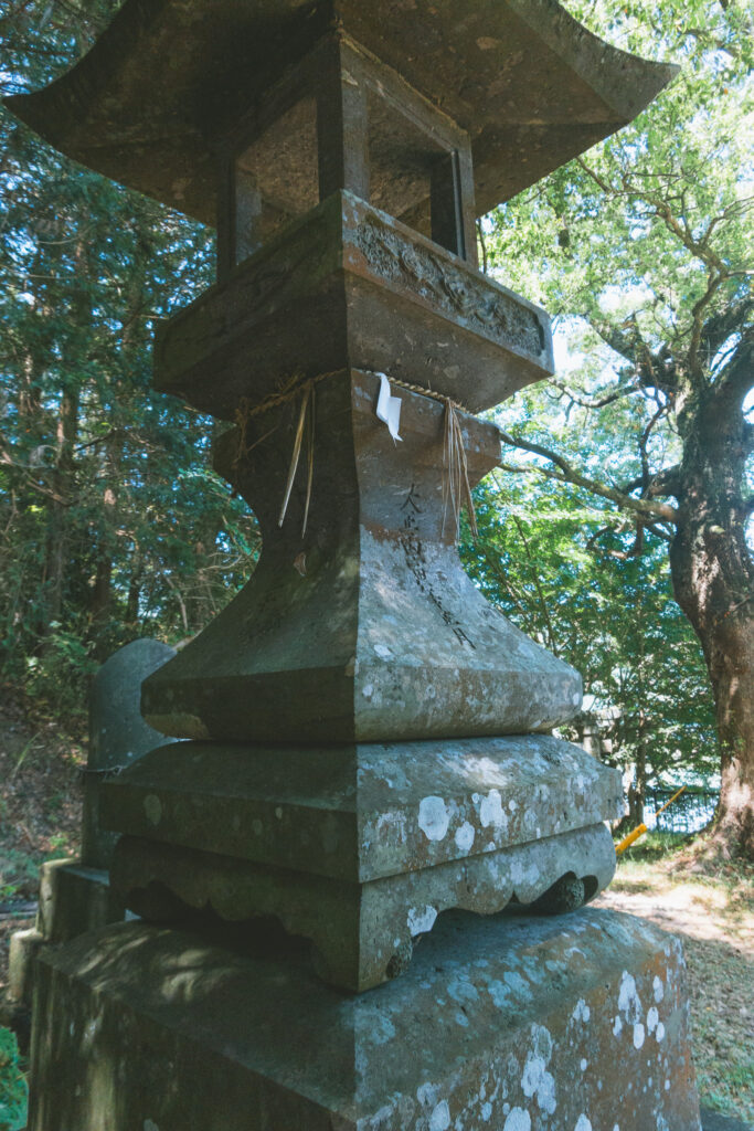 【現地確認】中津市三光臼杵/斧立八幡神社で右三つ巴紋を確認