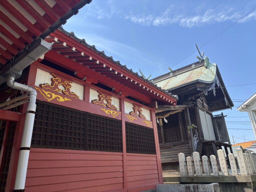 【中津市】蛎瀬 八坂神社本殿には梅の花？
