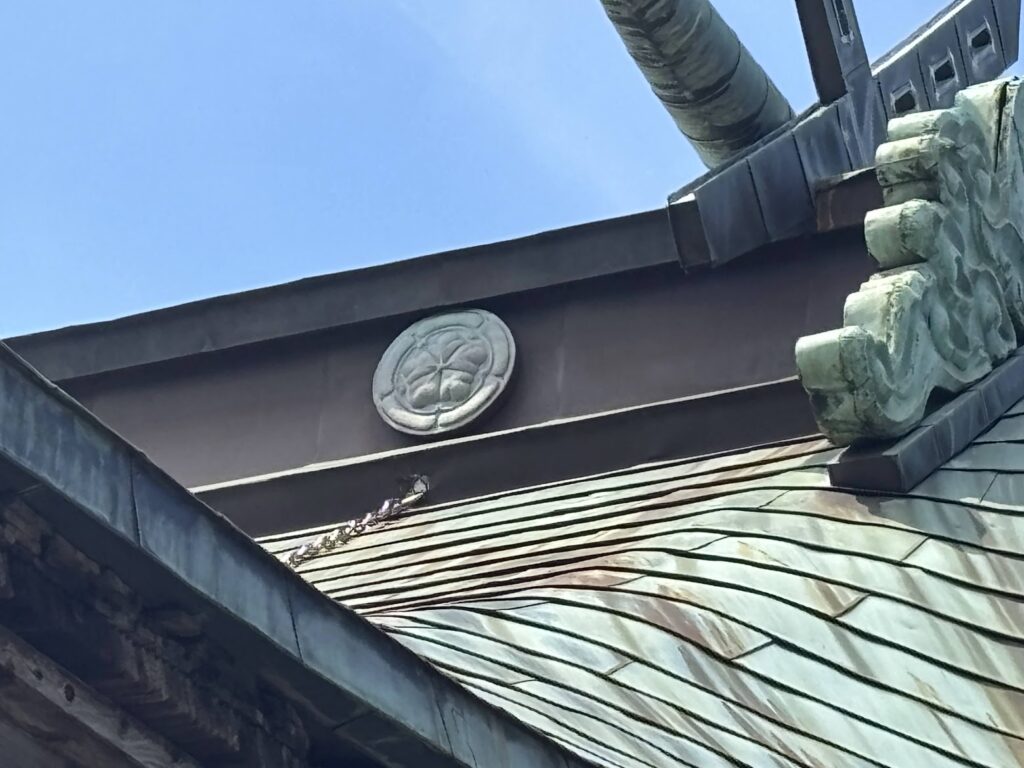 【中津市】蛎瀬 八坂神社本殿には梅の花？