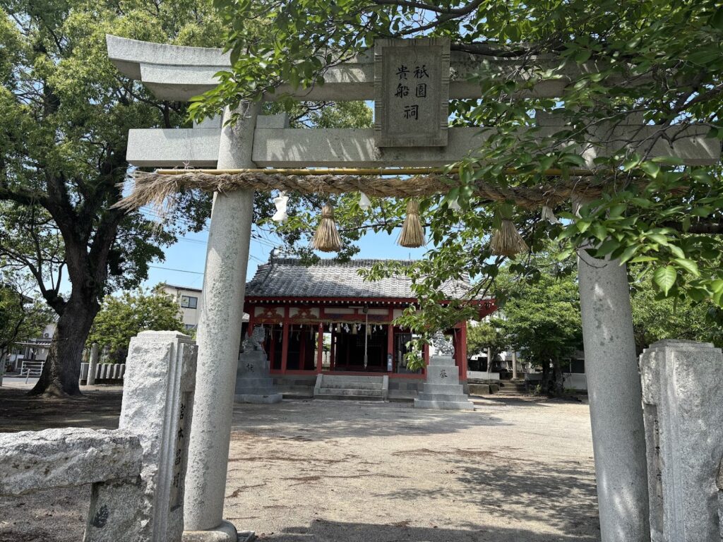 【中津市】蛎瀬 八坂神社に残る「貴船・祇園 祠」と「大江天満宮」の鳥居