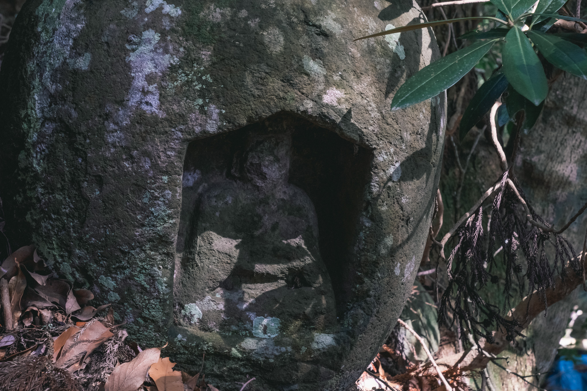 頼源供養塔