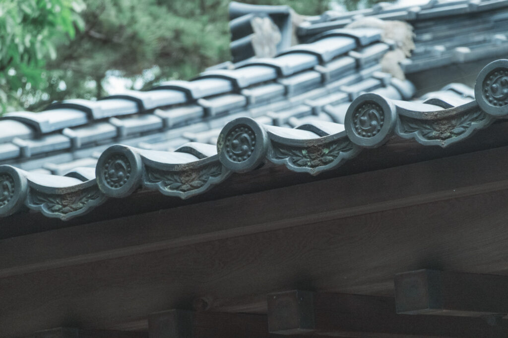 豊前市 厳島神社 右三つ巴紋