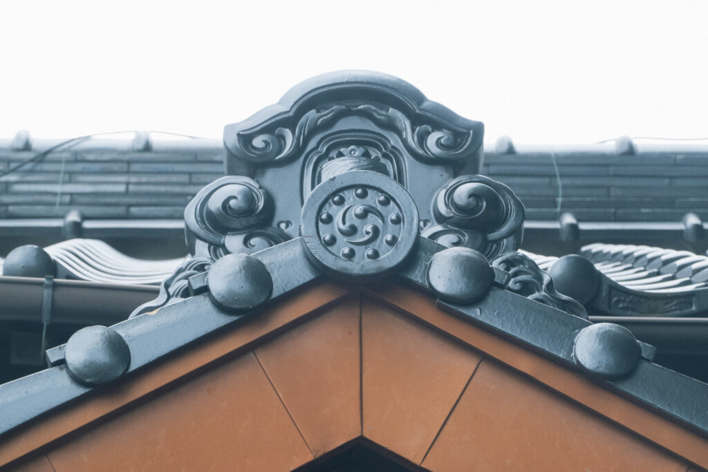 大江八幡神社 右三つ巴紋