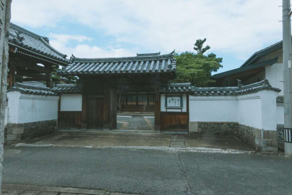 大江八幡神社近くのお寺