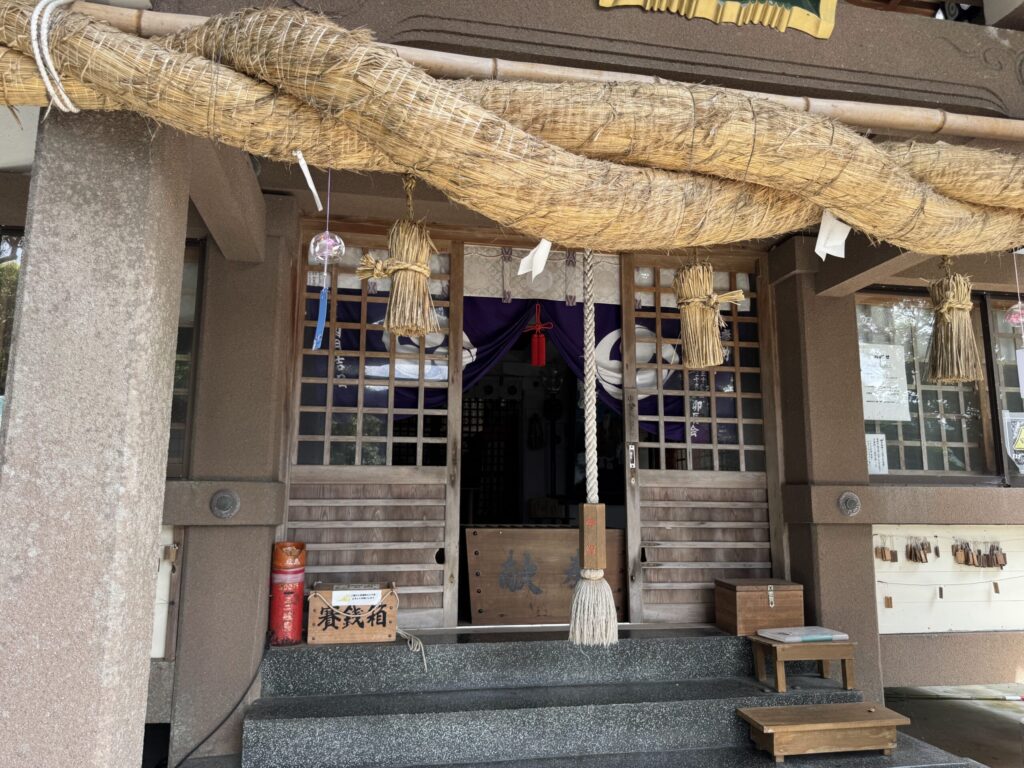 【現地確認】宗像五社のひとつ、武内宿禰を祀る「織幡神社」で見つけた「右三つ巴紋」