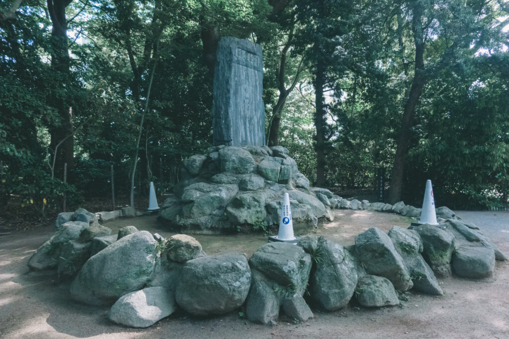 住吉神社唐門近く 石碑