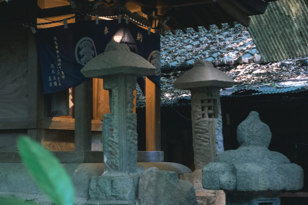 八番社・薬師神社