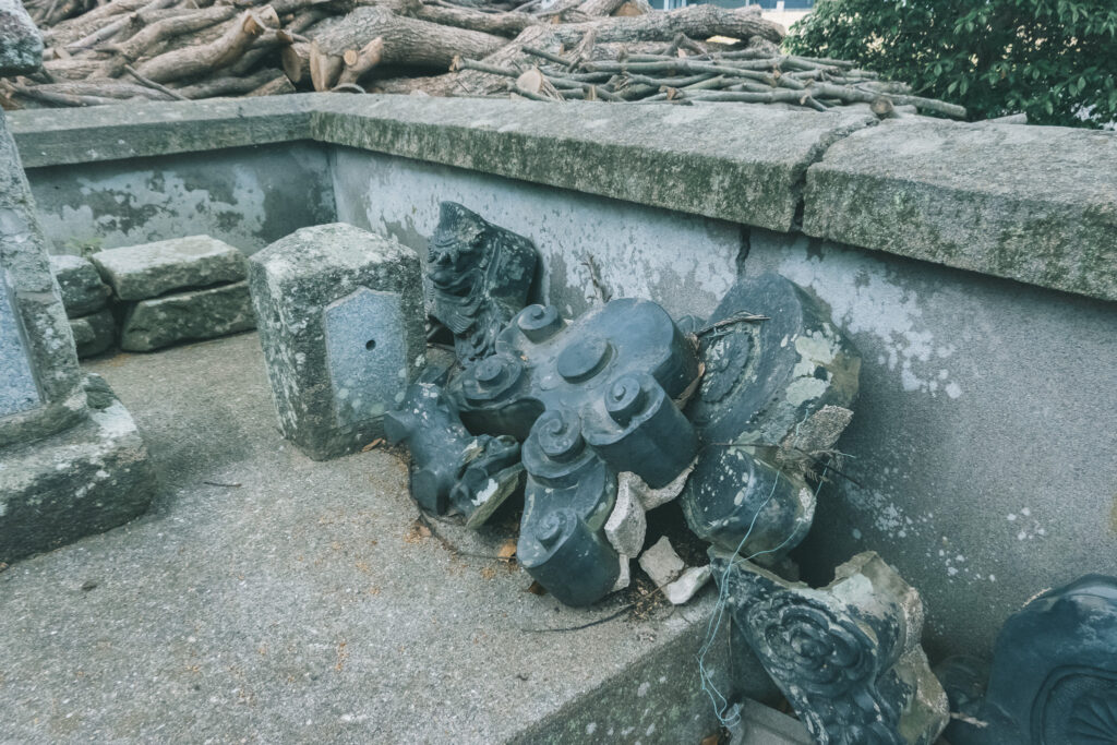法鏡寺 貴舩神社 右シャチホコ