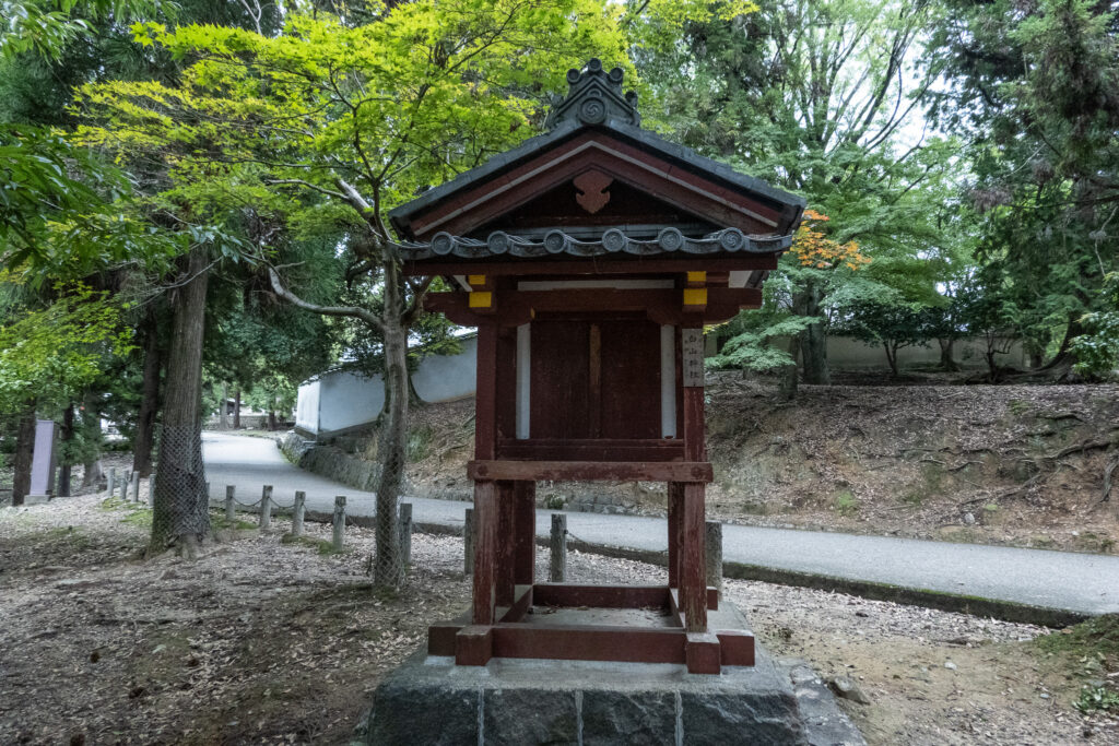 奈良・東大寺の鎮守「手向山八幡宮」の白山神社