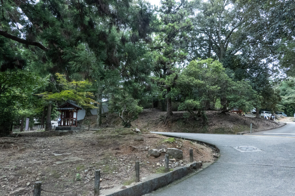 奈良・東大寺の鎮守「手向山八幡宮」の鑰取神社と白山神社