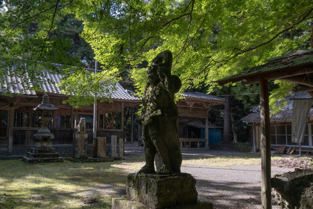 田染二宮八幡神社、山中で見つけたもの