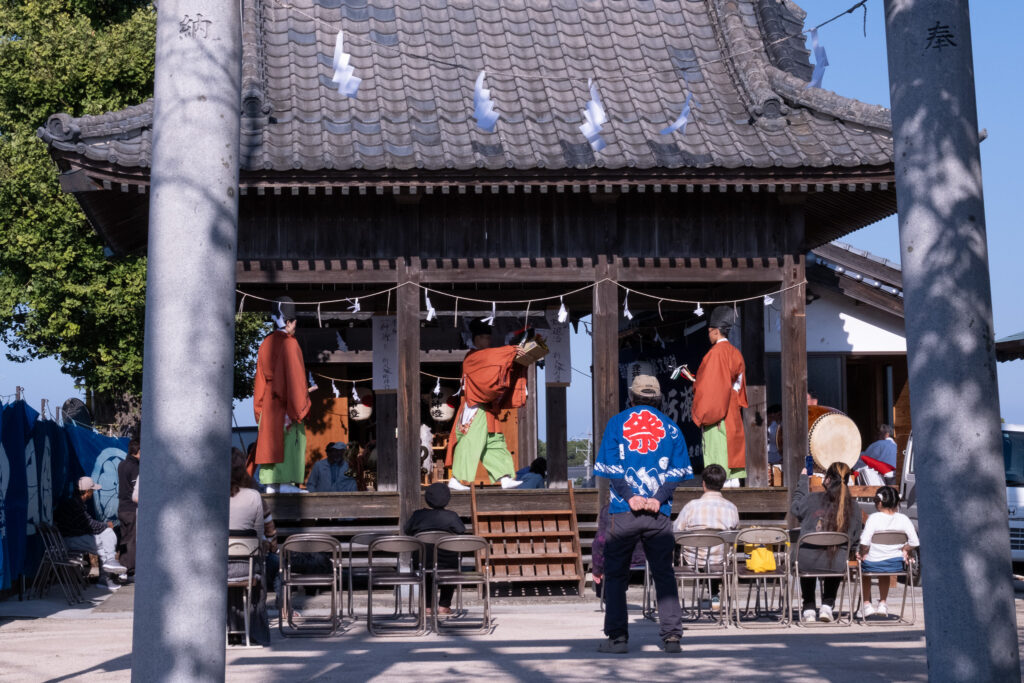 海と河口のそばにある、新大塚八社神社へ